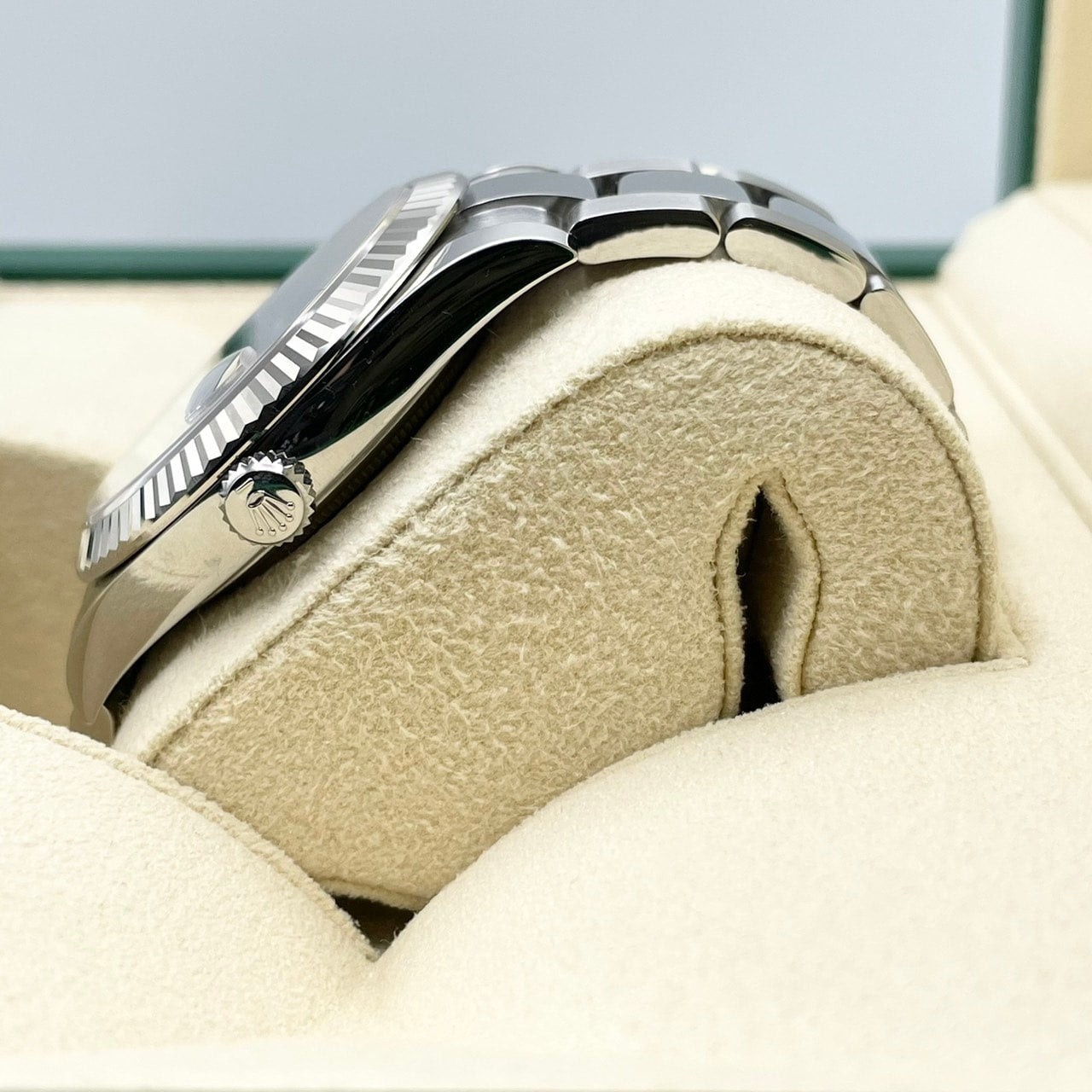 プレオウンド ロレックス デイトジャスト 126334 オイスターブレス ブライトブルー フルーテッドベゼル41ｍｍ