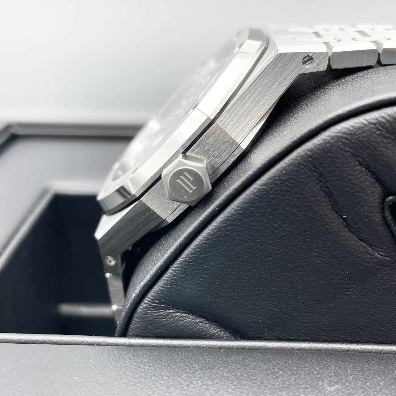 Pre-Owned Audemars Piguet Royal Oak 15550ST.OO.1356ST.07 Gray 37mm
