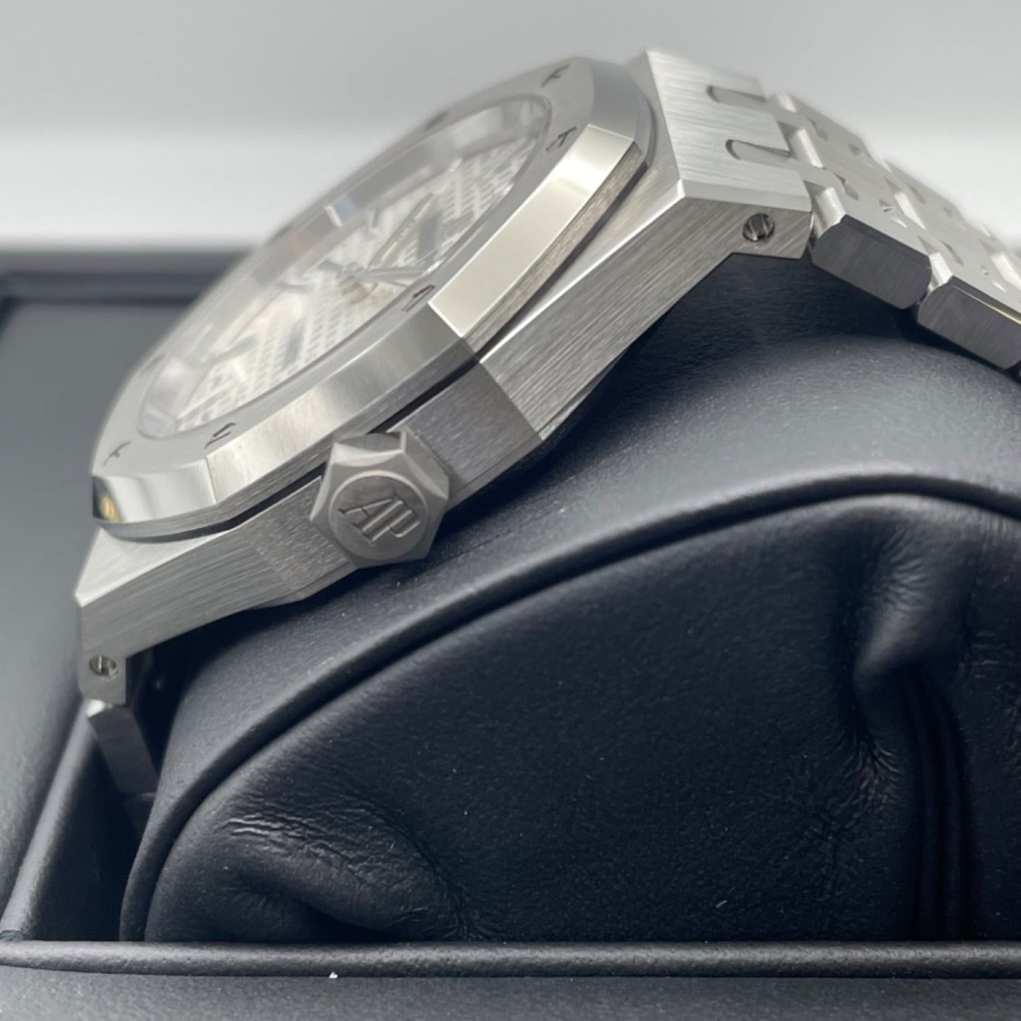 Pre-Owned Audemars Piguet Royal Oak 15450ST.OO.1256ST.01 Silver Stainless Steel 37mm