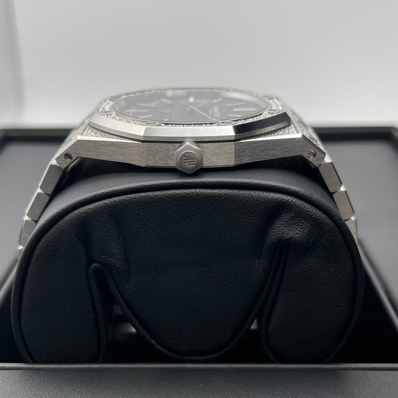 Pre-Owned Audemars Piguet Royal Oak Jumbo Extra Sin 16202BC.ZZ.1241BC.02 Blue 39mm