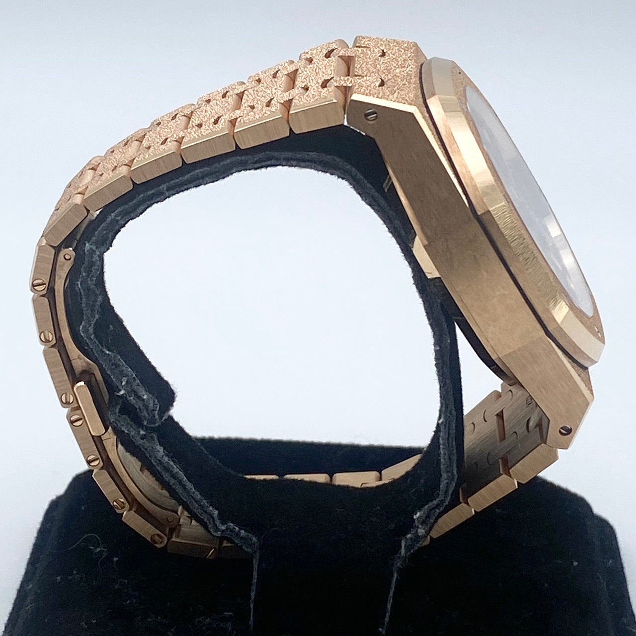 Pre-Owned Audemars Piguet Royal Oak 26239OR.GG.1224OR.01 Frosted Gold Blue Grand Tapestry 41mm