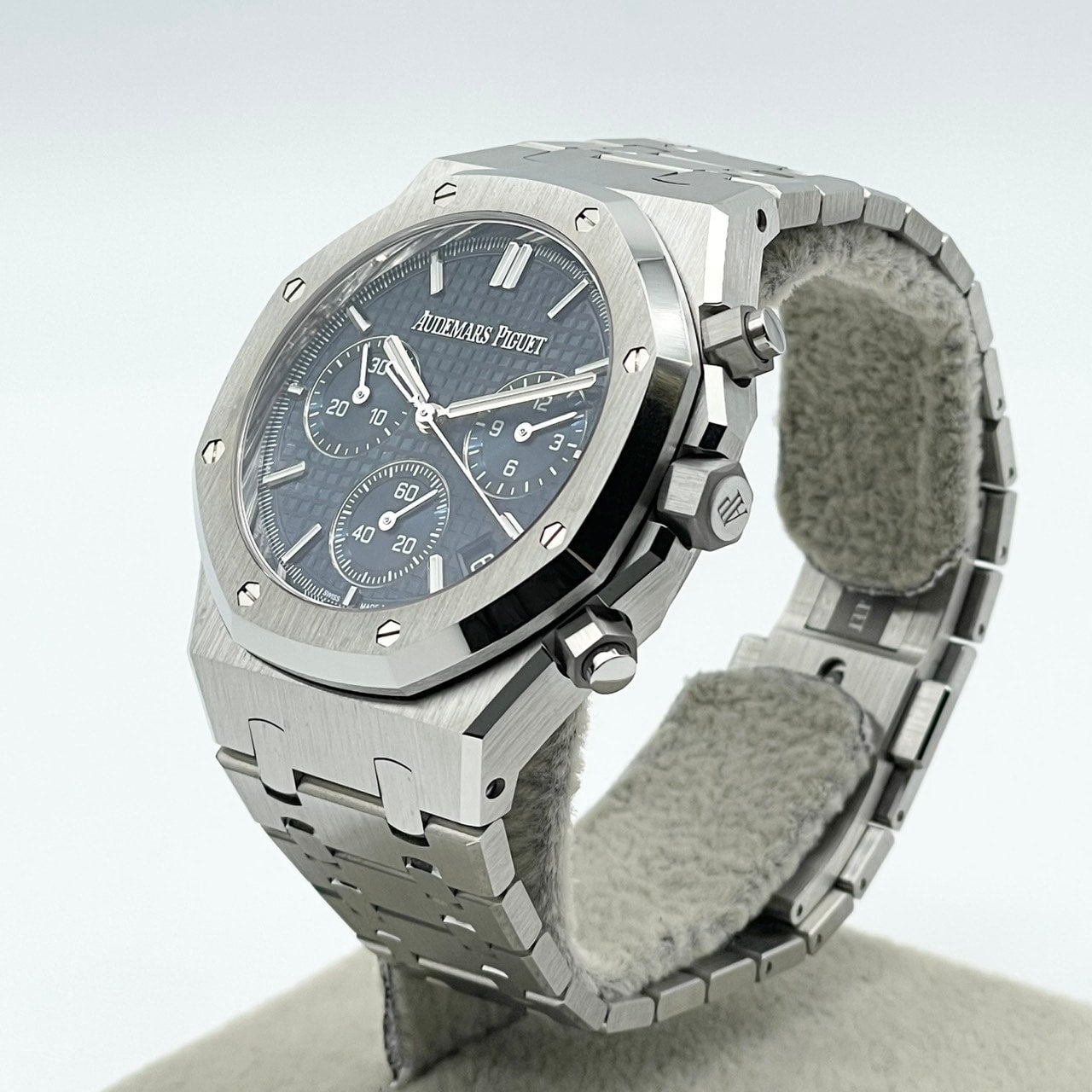 Pre-Owned Audemars Piguet Royal Oak 26240ST.OO.1320ST.05 Blue 41mm