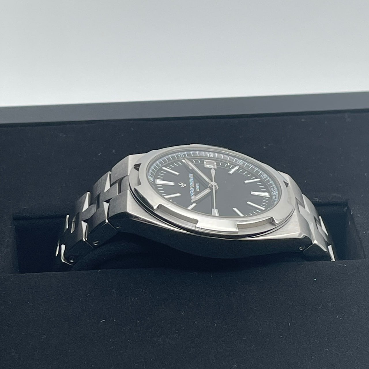 PreOwned Vacheron Constantin Overseas Automatic 4500V/110A-B483 Black 41mm