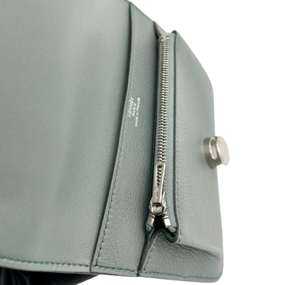 Hermes Dogon Compact Veil Amand Togo B가 새겨 져 있습니다