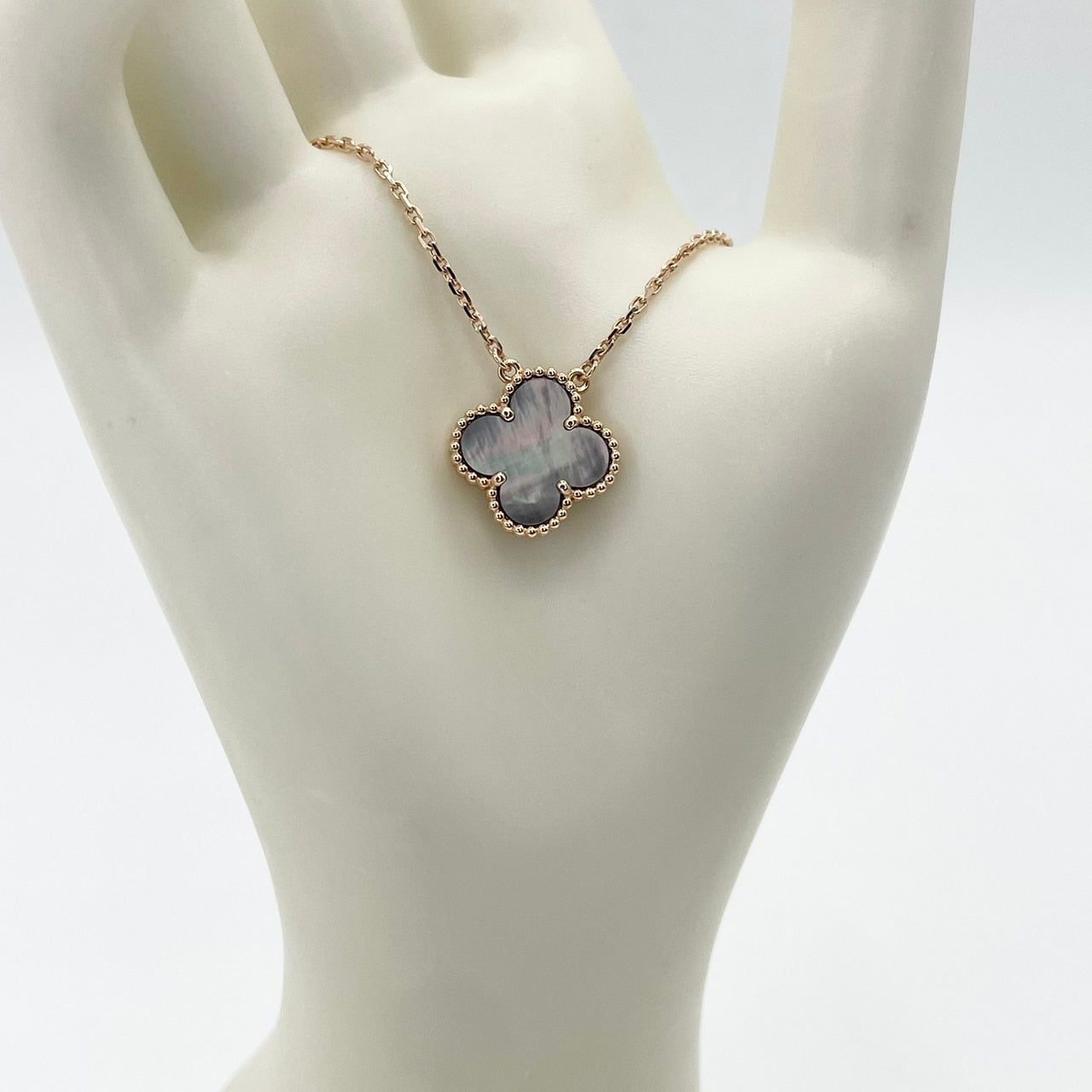 Pre-Owned Van Cleef & Arpels Vintage Alhambra Mother of Pearl