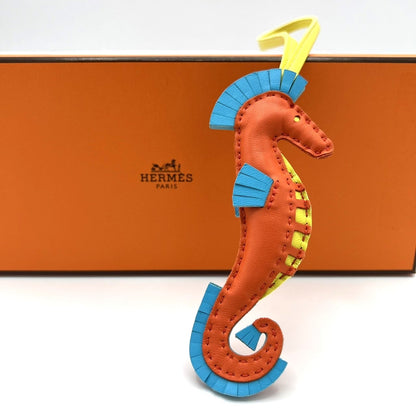 사전 소유 헤르메스 IPO Sehord Bag Charm B가 새겨 져 있습니다