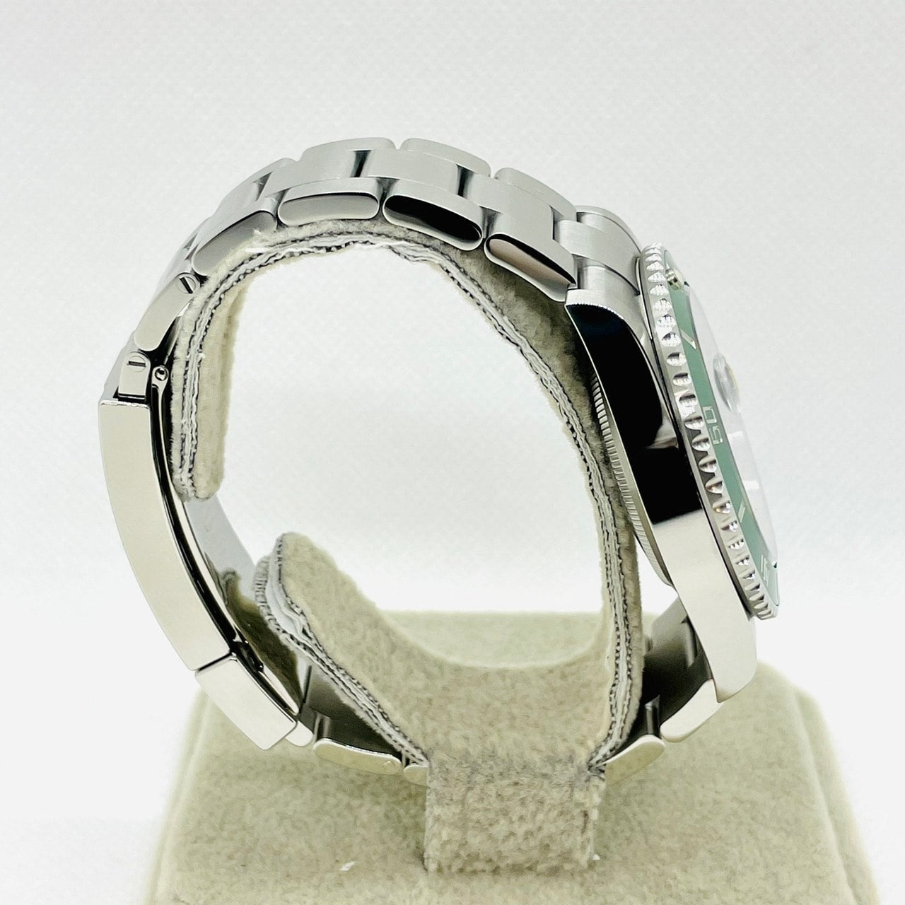 Pre-Owned Rolex Submariner Date 126610LV Oyster Bracelet Black Green