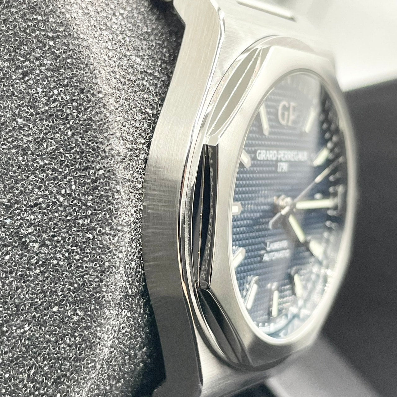 二手Girard Perregaux Lorraart 81010-11-431-11A蓝色42mm