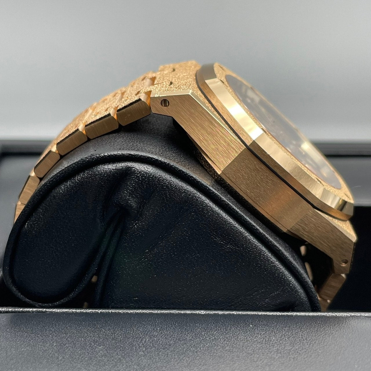 Pre-Owned Audemars Piguet Royal Oak 26239OR.GG.1224OR.01 Frosted Gold Blue Grand Tapestry 41mm