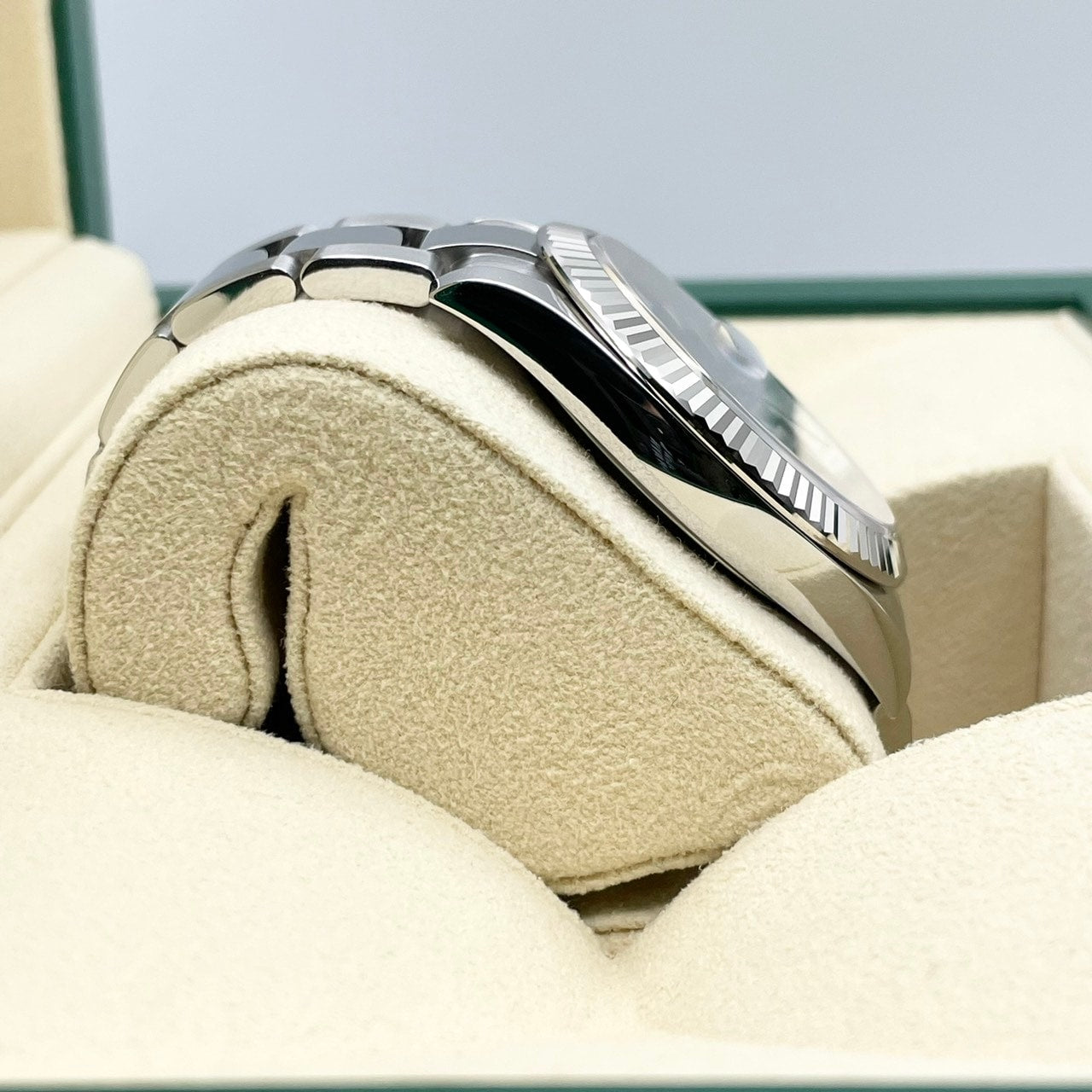 プレオウンド ロレックス デイトジャスト 126334 オイスターブレス ブライトブルー フルーテッドベゼル41ｍｍ