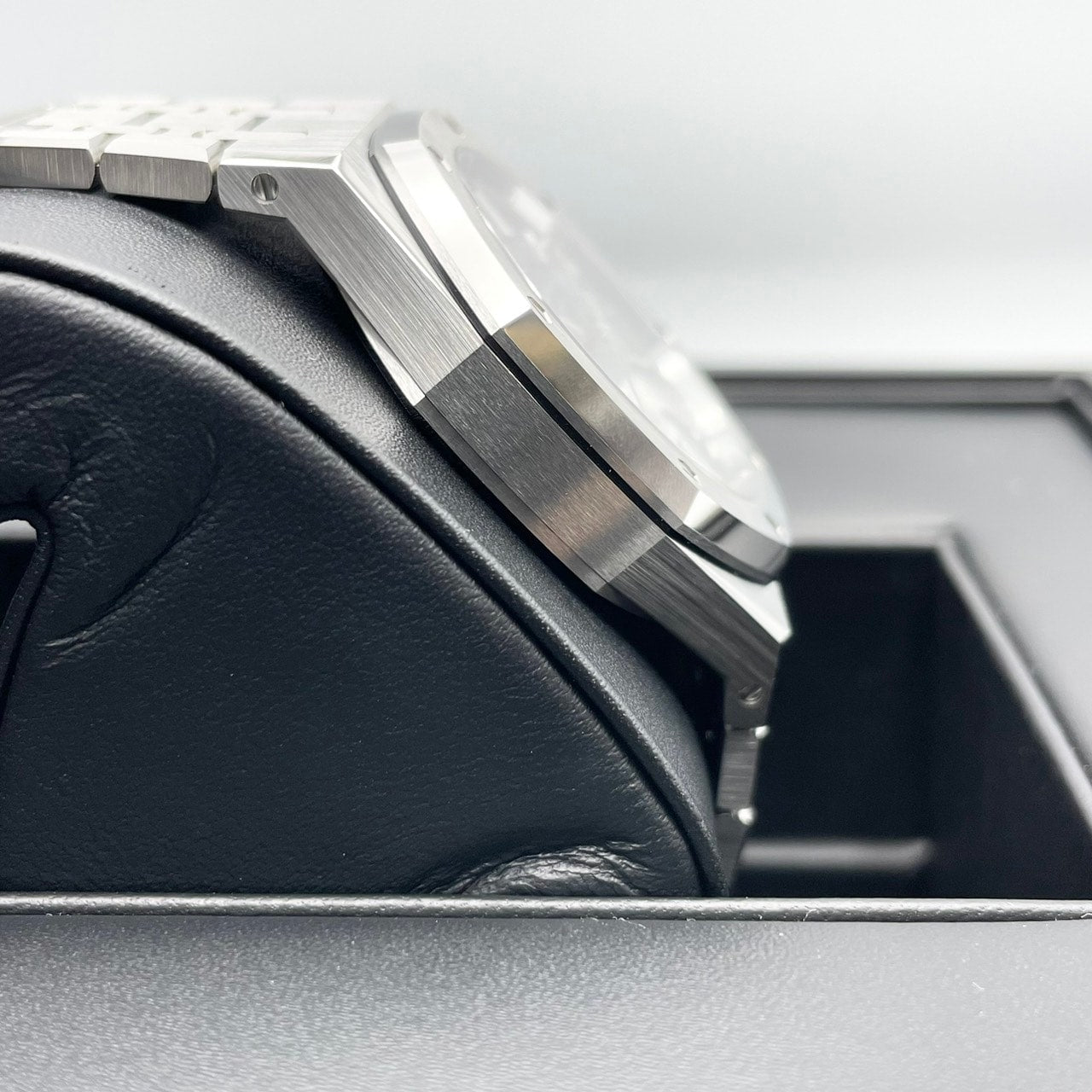 Pre-Owned Audemars Piguet Royal Oak 15550ST.OO.1356ST.07 Gray 37mm