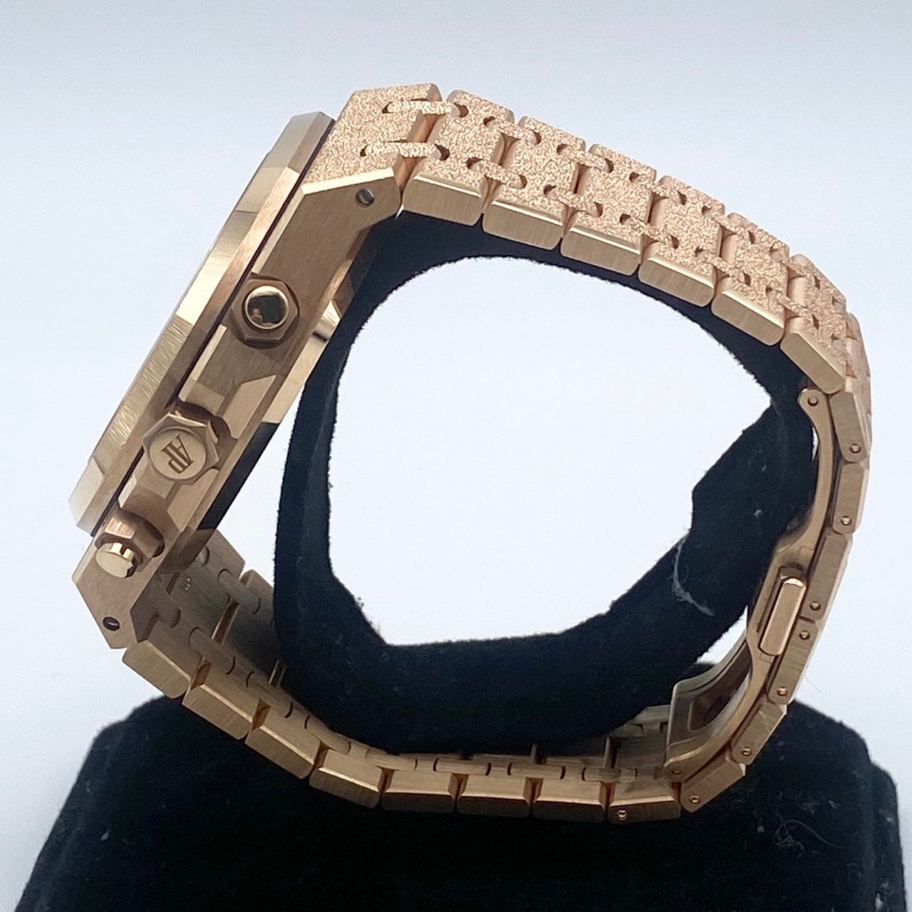 Pre-Owned Audemars Piguet Royal Oak 26239OR.GG.1224OR.01 Frosted Gold Blue Grand Tapestry 41mm