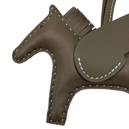 プレオウンド エルメス ペガサス バッグチャーム PM ソーエトゥープ  W刻印