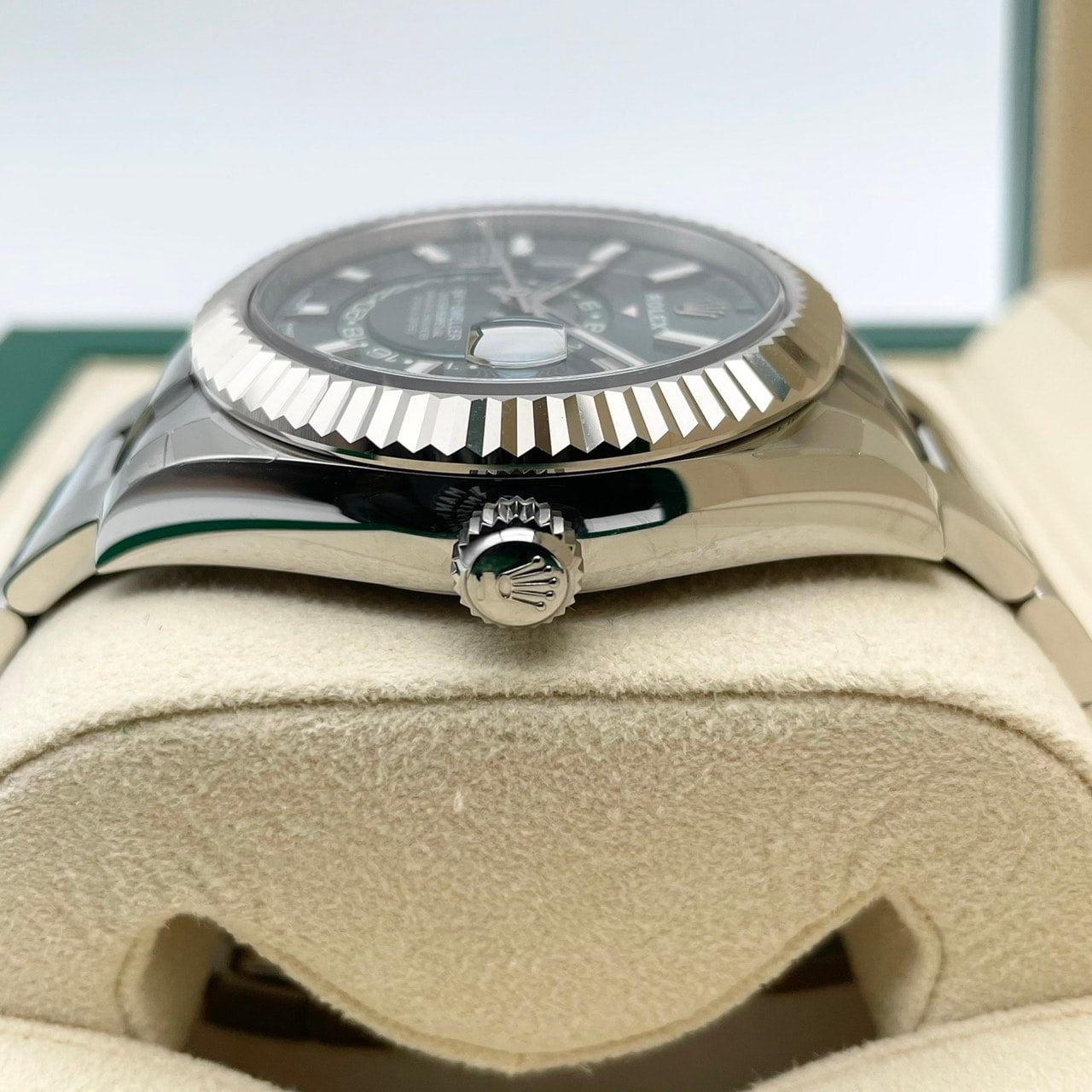 사전 소유의 롤렉스 스카이 거주자 336934 민트 녹색 굴 팔찌 42mm