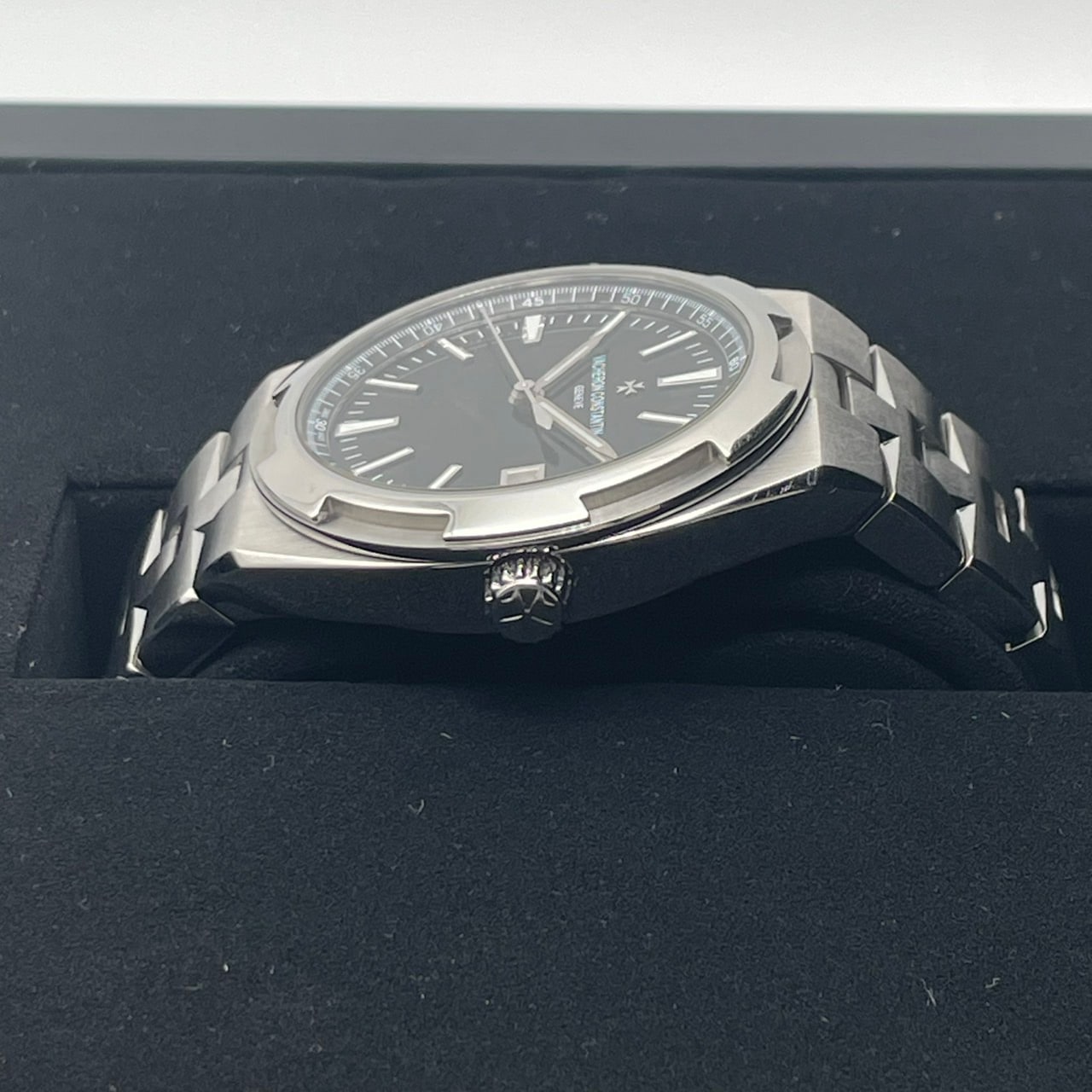 PreOwned Vacheron Constantin Overseas Automatic 4500V/110A-B483 Black 41mm