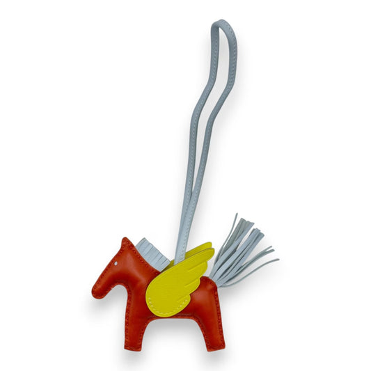 プレオウンドエルメス ペガサスチャーム PM カーネリアン/ブルーブリュム/ライム Z刻印