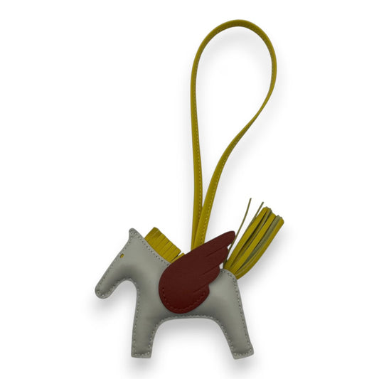 プレオウンドエルメス ペガサスチャーム PM クレ/ジョーヌナプル/キュイーブル B刻印