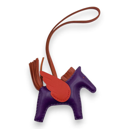 プレオウンドエルメス ペガサスチャーム PM バイオレット/カーネリアン/カプシーヌ Z刻印