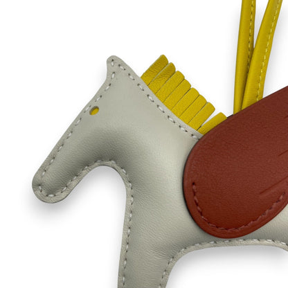 プレオウンドエルメス ペガサスチャーム PM クレ/ジョーヌナプル/キュイーブル B刻印