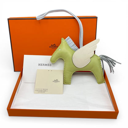 プレオウンドエルメス ペガサスチャーム MM ジョーヌブルジョン/ナタ/ブループリュム スイフト Z刻印
