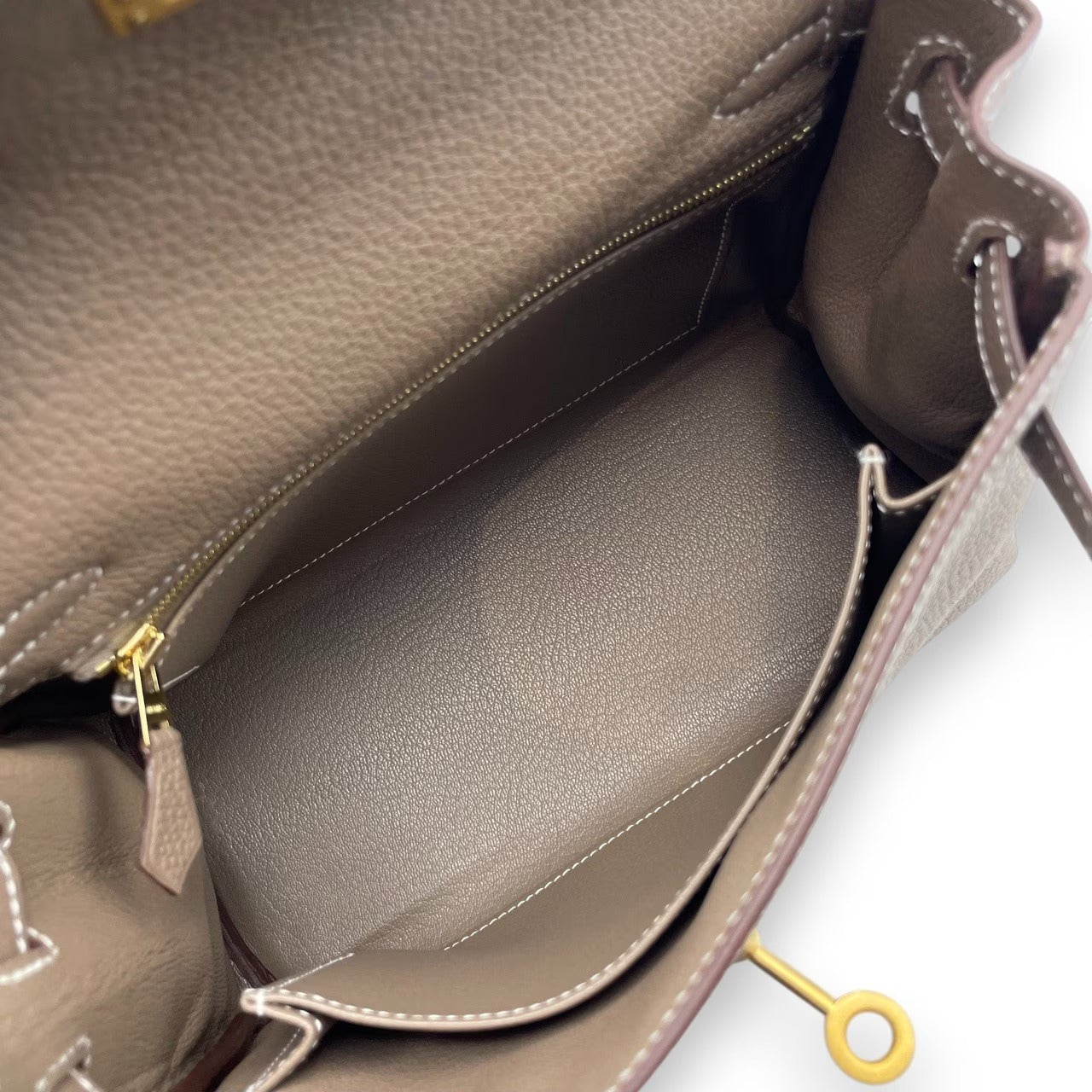 プレオウンドエルメス ケリー 25 エトゥープ トゴ マットゴールド金具 K刻印