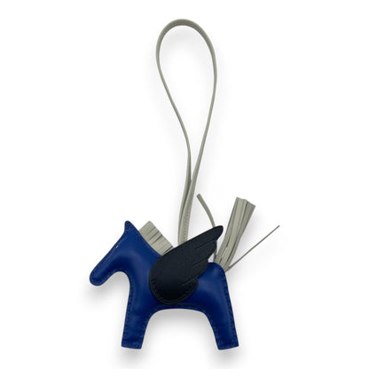 プレオウンドエルメス ペガサスチャーム PM ブルーフランス/クレ/ノワール U刻印