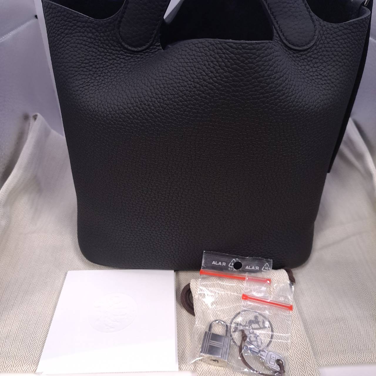 プレオウンド エルメス ピコタンロックMM ノワール トリヨンクレマンス シルバー金具 B刻印