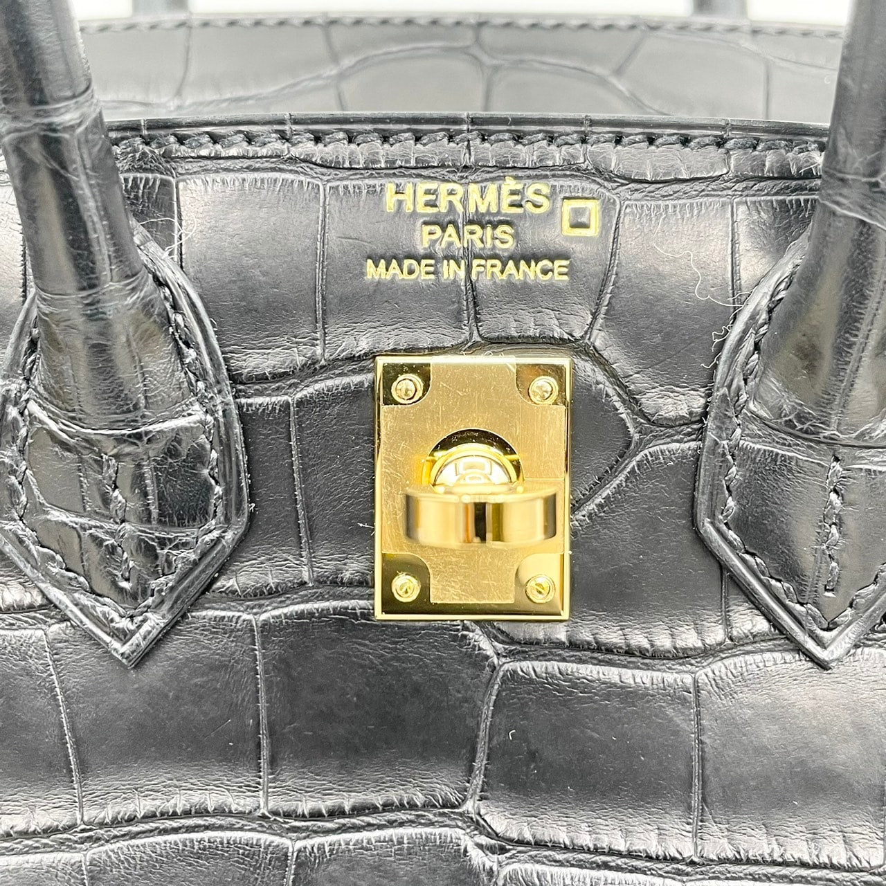 Hermes Birkin 20 Black Alligator Gold Hardware B가 새겨 져 있습니다