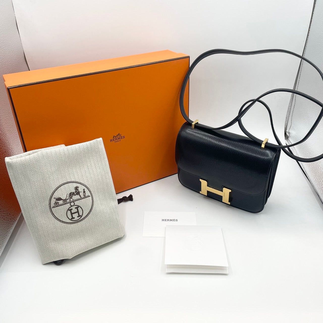 Hermes Constance Mini 18 거울, Chevre, Black, Gold Hardware, B Engraved