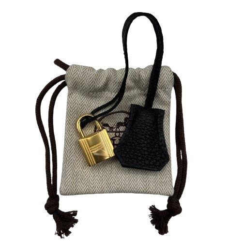 Hermes Birkin 25 Noir Togo Gold Hardware B가 새겨 져 있습니다