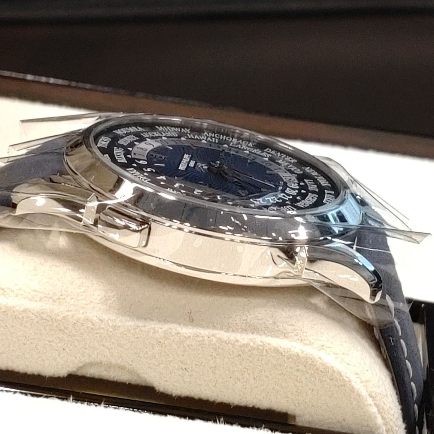 Pre-Owned Patek Philippe Complication World Time 5230P-001
