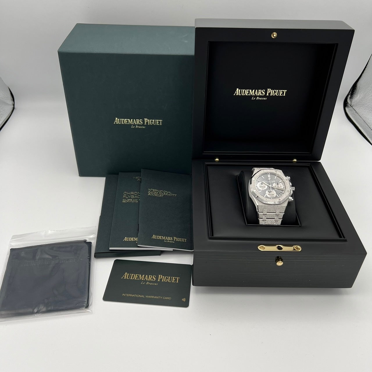[전세계 200 대에 제한] Audemars Piguet Royal Oak Frosted Gold Chronograph 26239BC.GG.1224BC.01 회색 다이얼 41mm