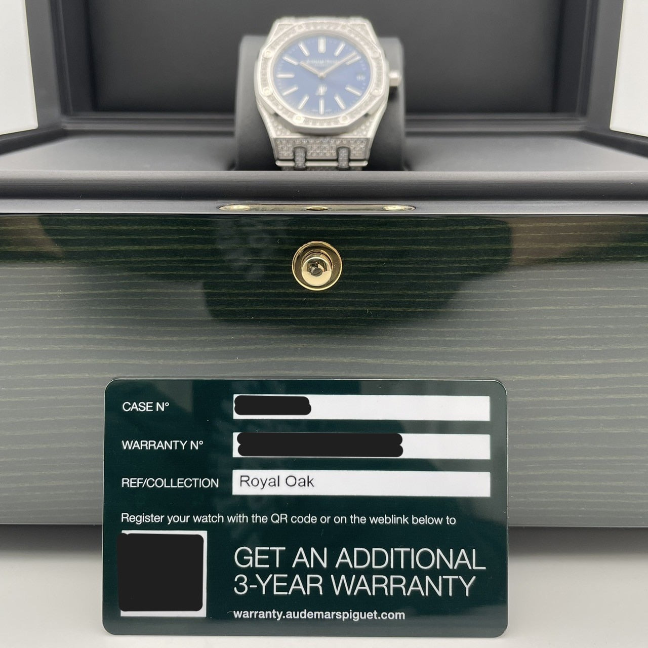 Pre-Owned Audemars Piguet Royal Oak Jumbo Extra Sin 16202BC.ZZ.1241BC.02 Blue 39mm