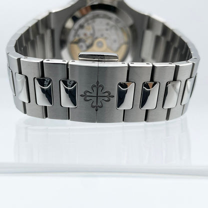 사전 소유의 Patek Philippe Nautilus 연례 달력 5726A-001 Black 40.5mm