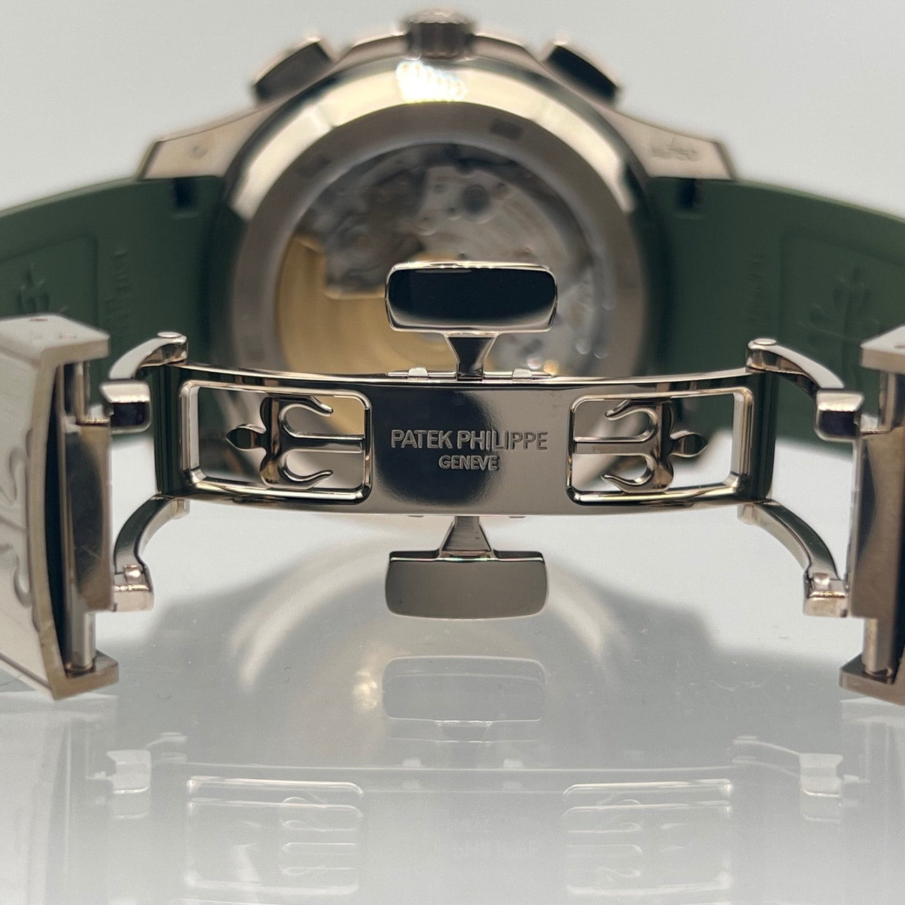 Pre-Owned Patek Philippe Aquanaut 5968G-010 Khaki Green 42.2mm