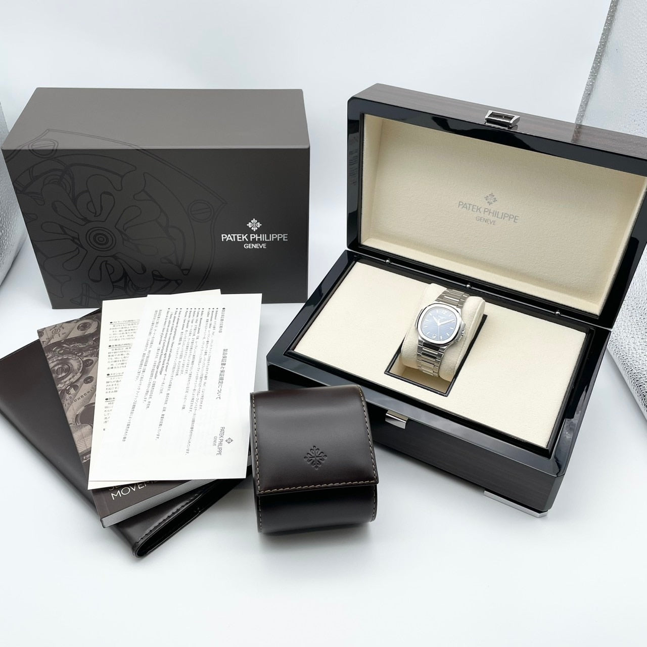 사전 소유의 Patek Philippe Nautilus 7118/1A-001 Blue Opalin 35.2mm