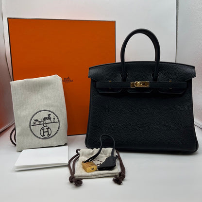 Hermes Birkin 25 Noir Togo Gold Hardware B가 새겨 져 있습니다