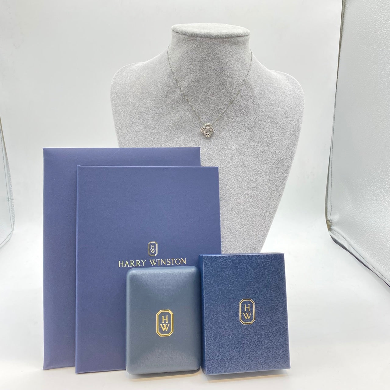 사전 소유의 Harry Winston Loop Pedprpmel4c Small
