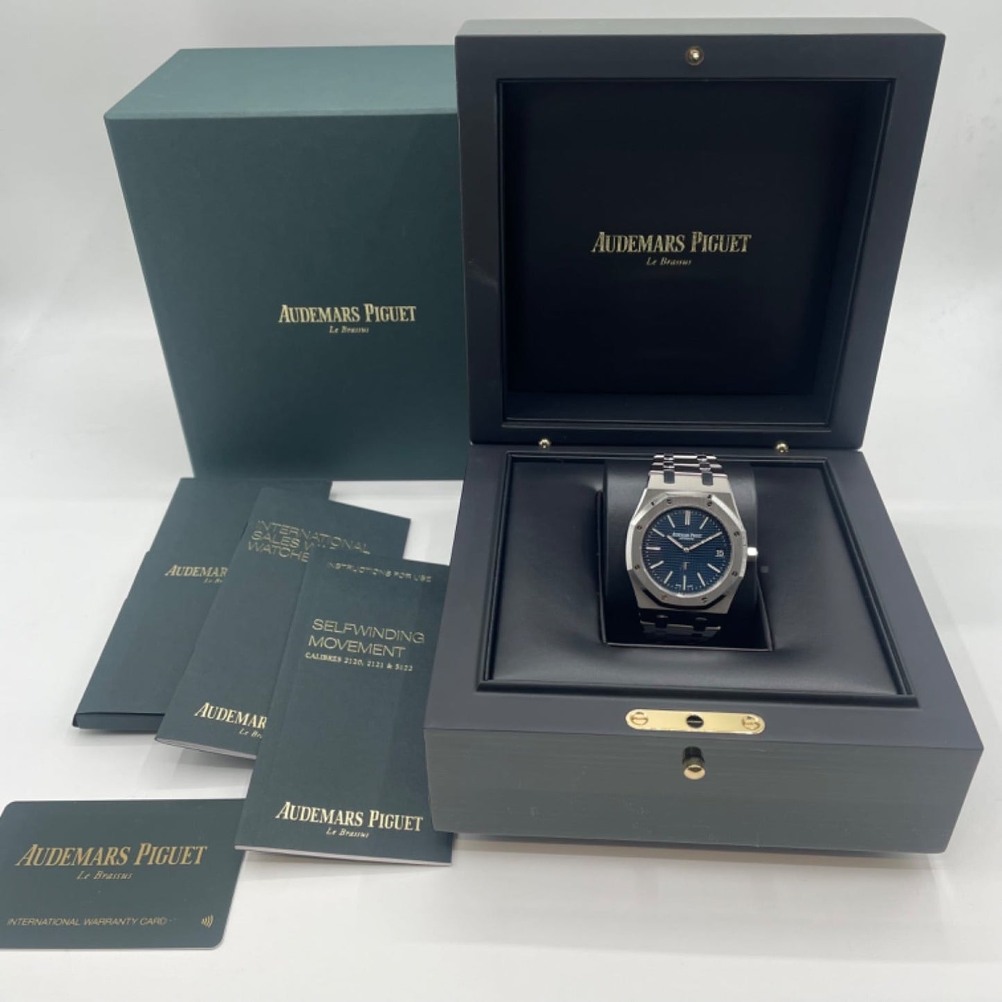 Pre-Owned Audemars Piguet Royal Oak "Jumbo" Extra Sin 15202ST.OO.1240ST.01 Blue 39mm