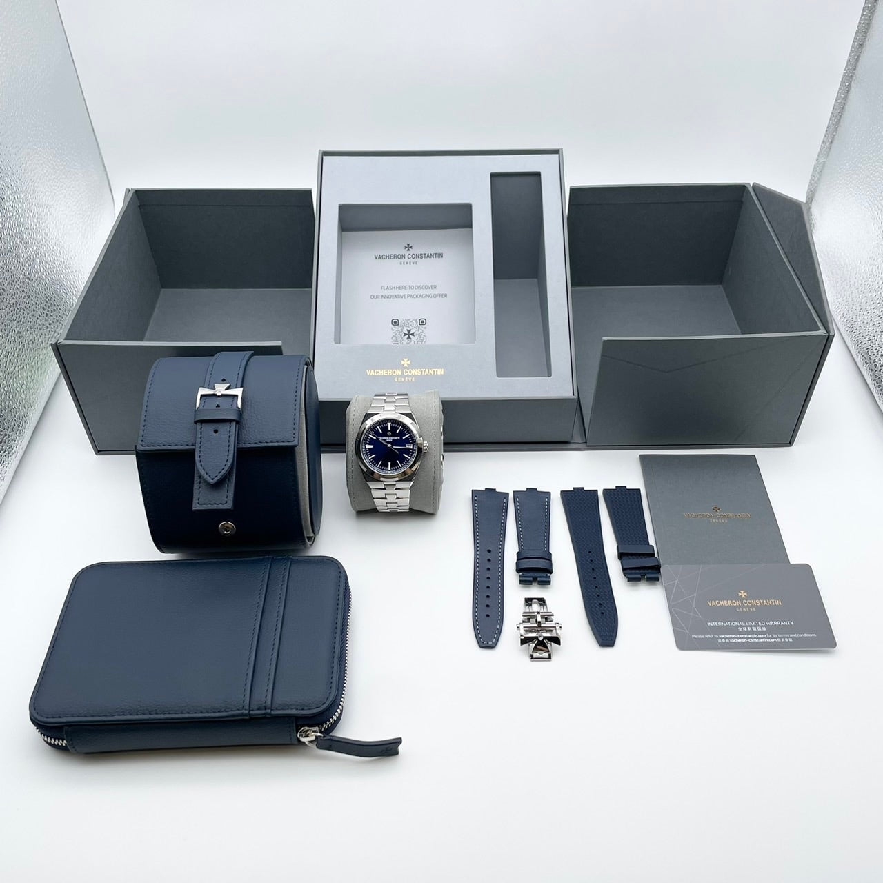 Pre-Owned Vacheron Constantin Overseas 4520V/210A-B128 Stainless Steel Blue 41mm