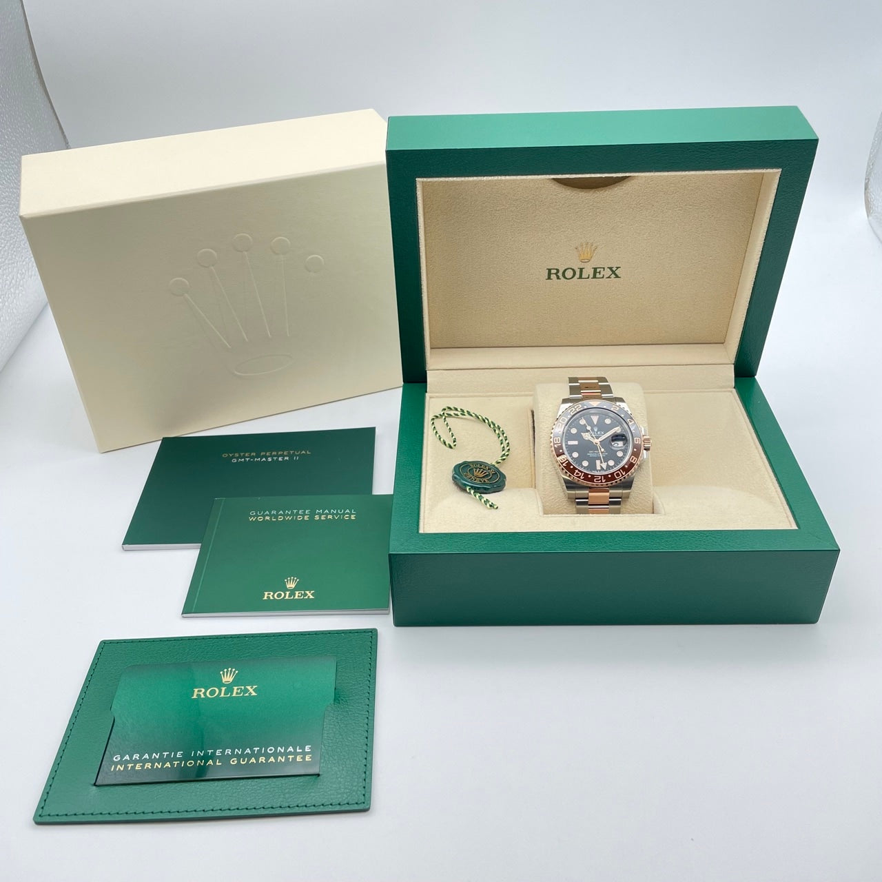 사전 소유 롤렉스 GMT 마스터 II 126711CHNR 검은 스테인레스 스틸 X 에버 로즈 골드 굴 팔찌 40mm