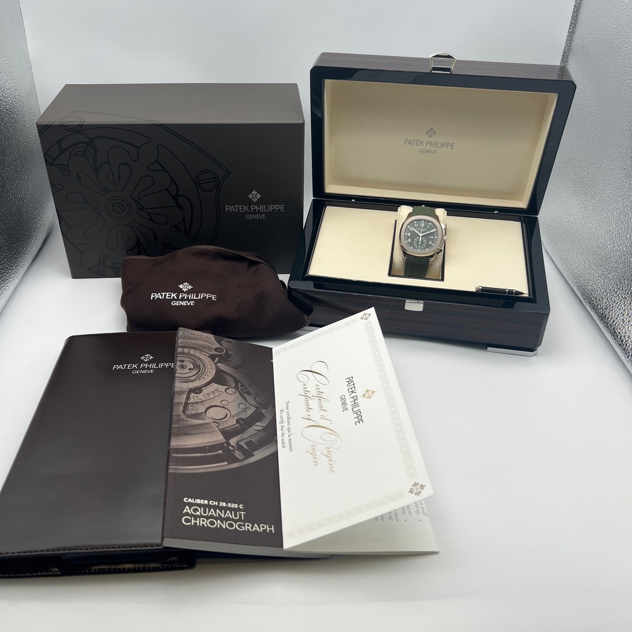 Pre-Owned Patek Philippe Aquanaut 5968G-010 Khaki Green 42.2mm