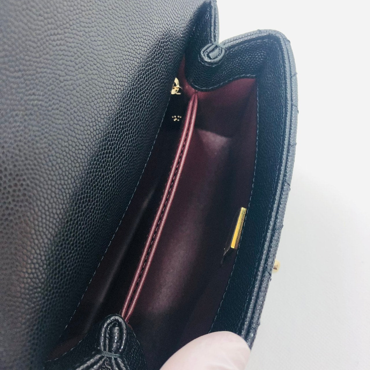 二手Chanel Matelasse顶部手柄Mini 2-Way Bag AS2215