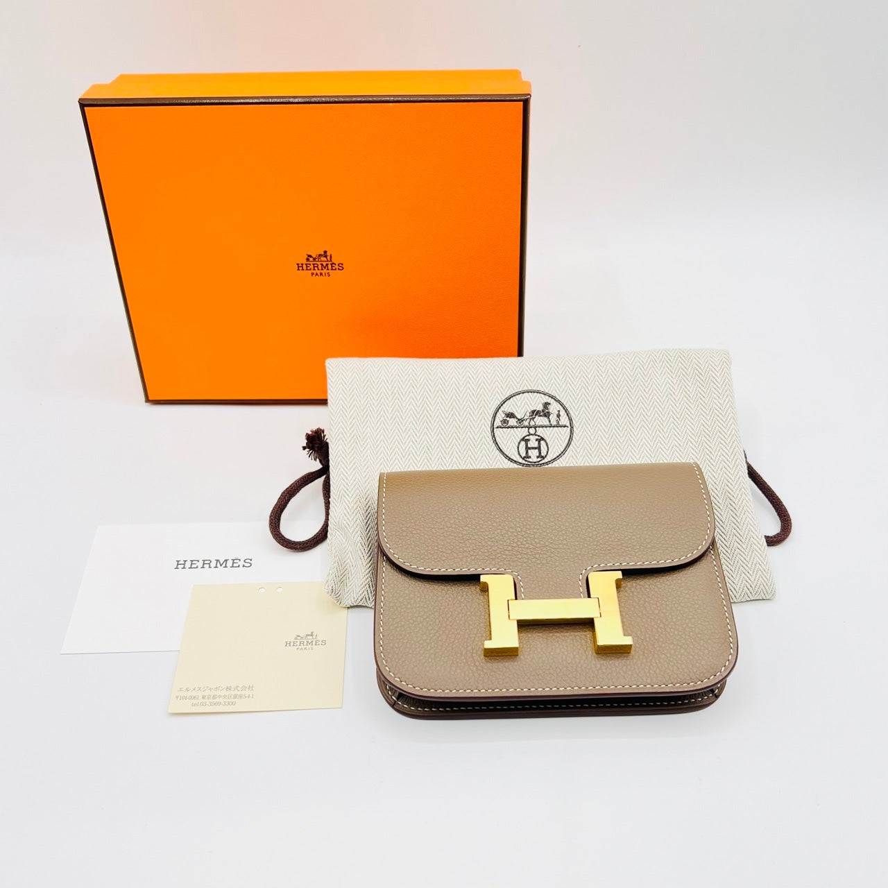 Hermes Constance Slim Epson Etoup Gold Hardware B가 새겨 져 있습니다
