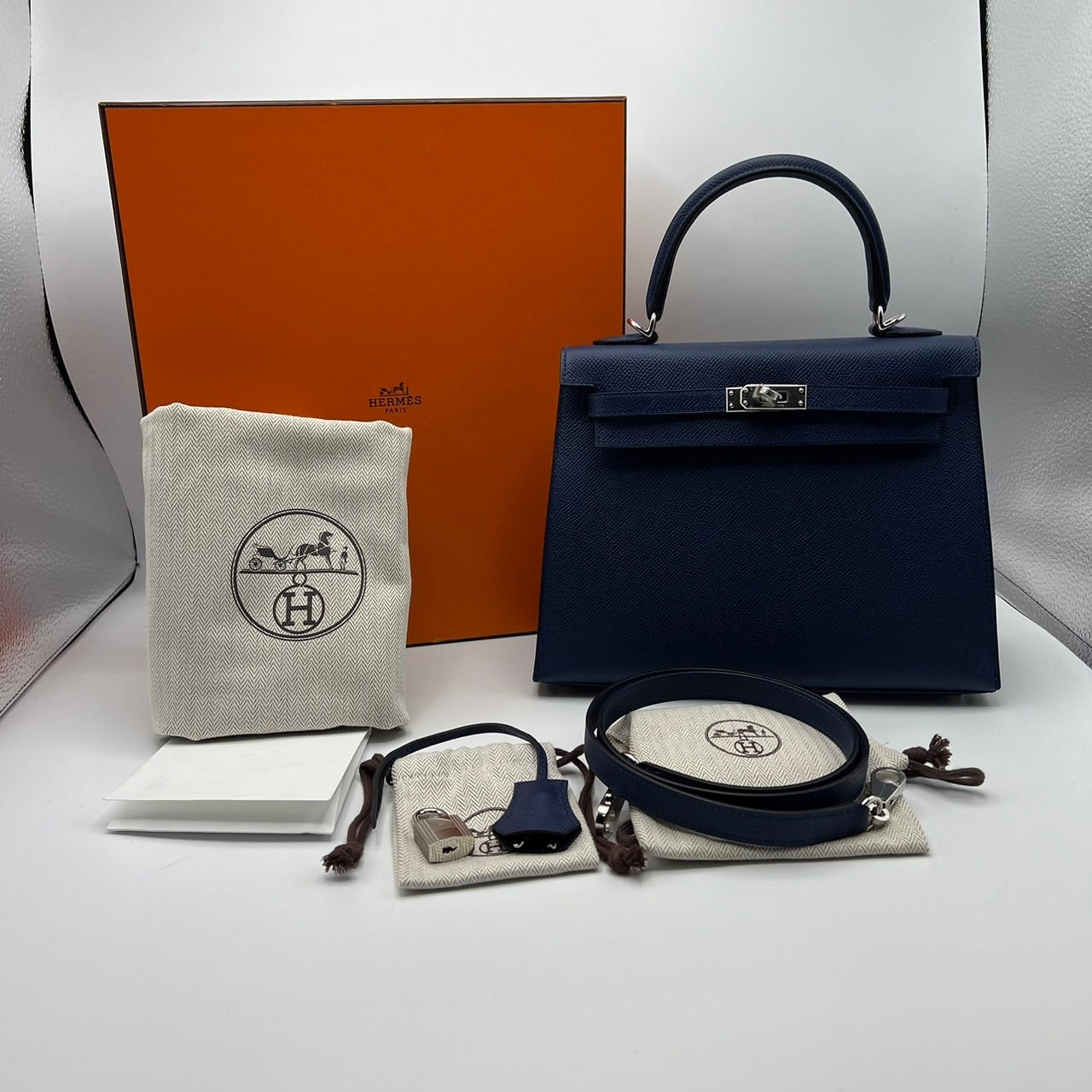Pre-Owned Hermes Kelly 25 Blue Navy Vaud Epson Silver Fittings W Engraved