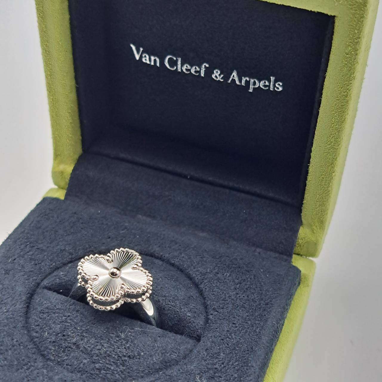 Pre-Owned Van Cleef & Arpels Alhambra White Gold