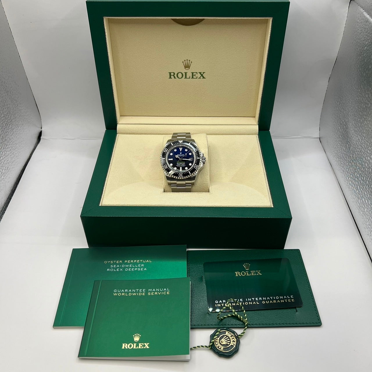 사전 소유 롤렉스 바다 거주자 136660 굴 팔찌 D 블루 44mm
