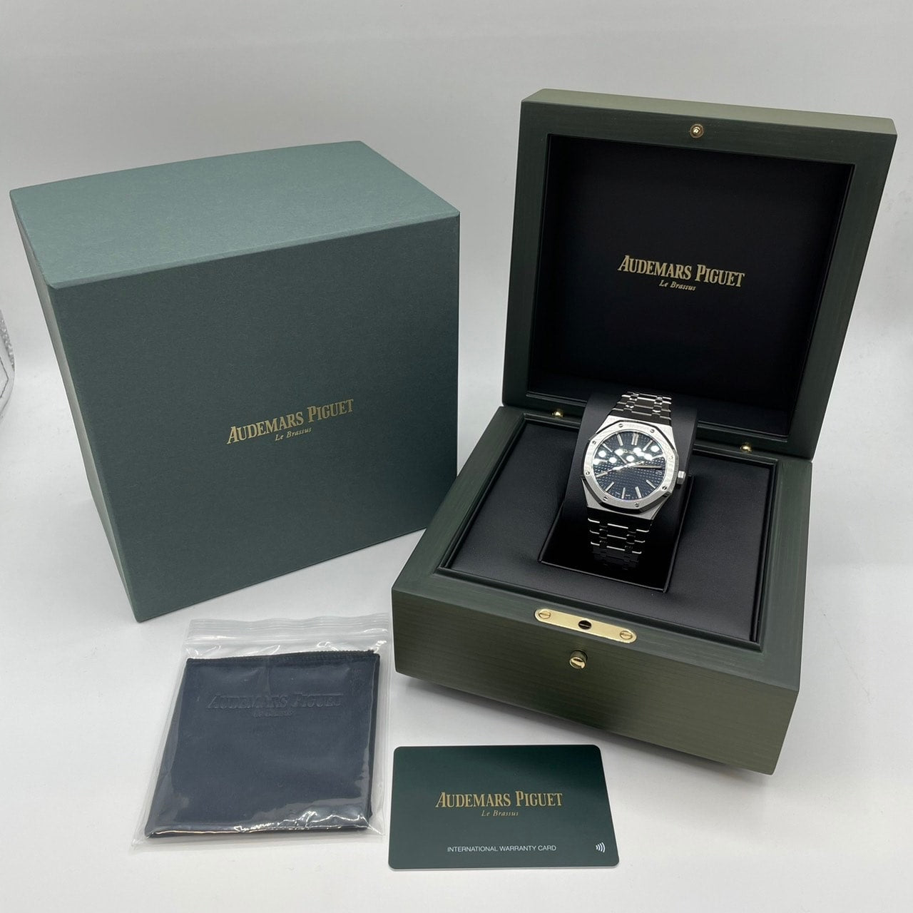 Pre-Owned Audemars Piguet Royal Oak 15510ST.OO.1320ST.06 Blue 41mm