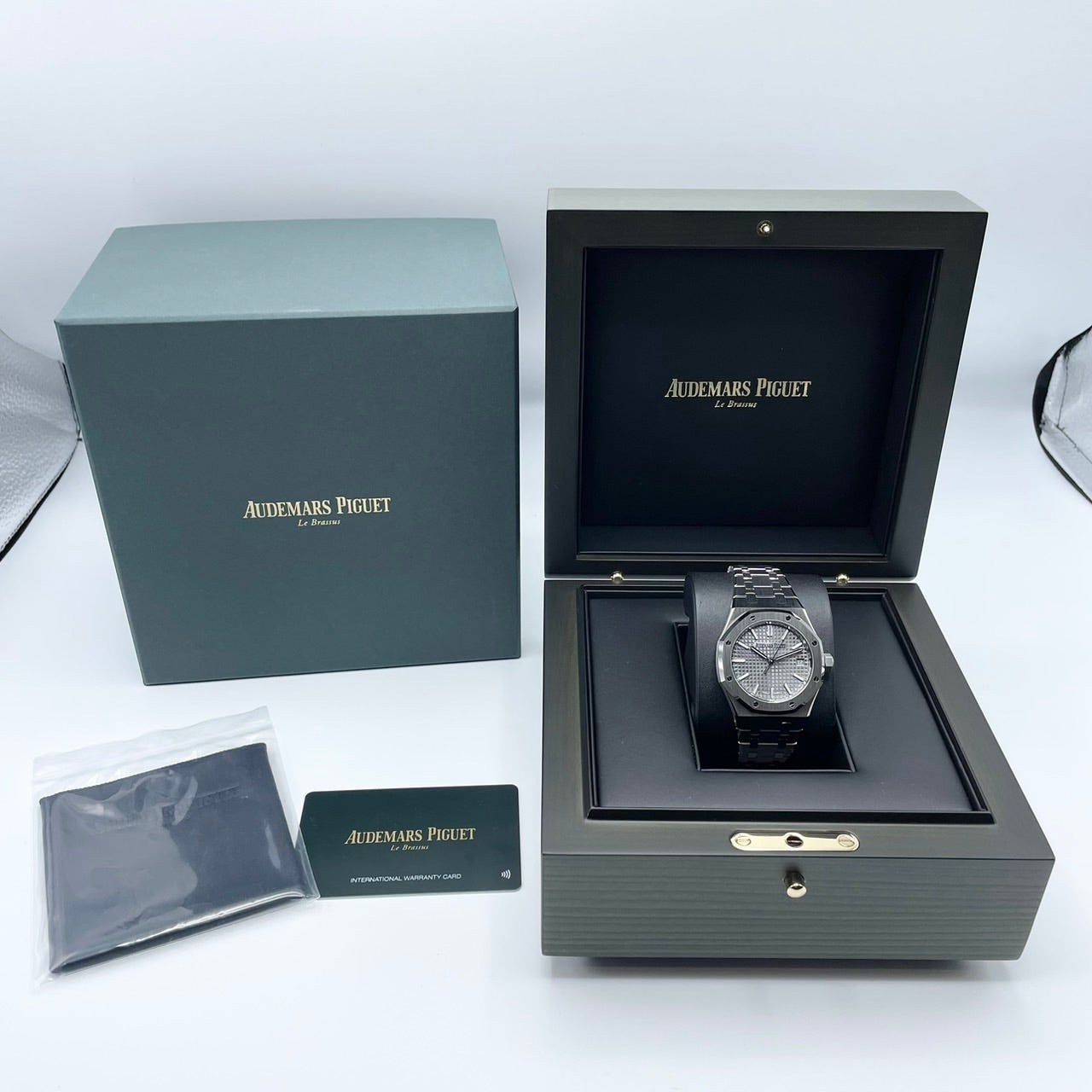 Pre-Owned Audemars Piguet Royal Oak 15550ST.OO.1356ST.07 Gray 37mm
