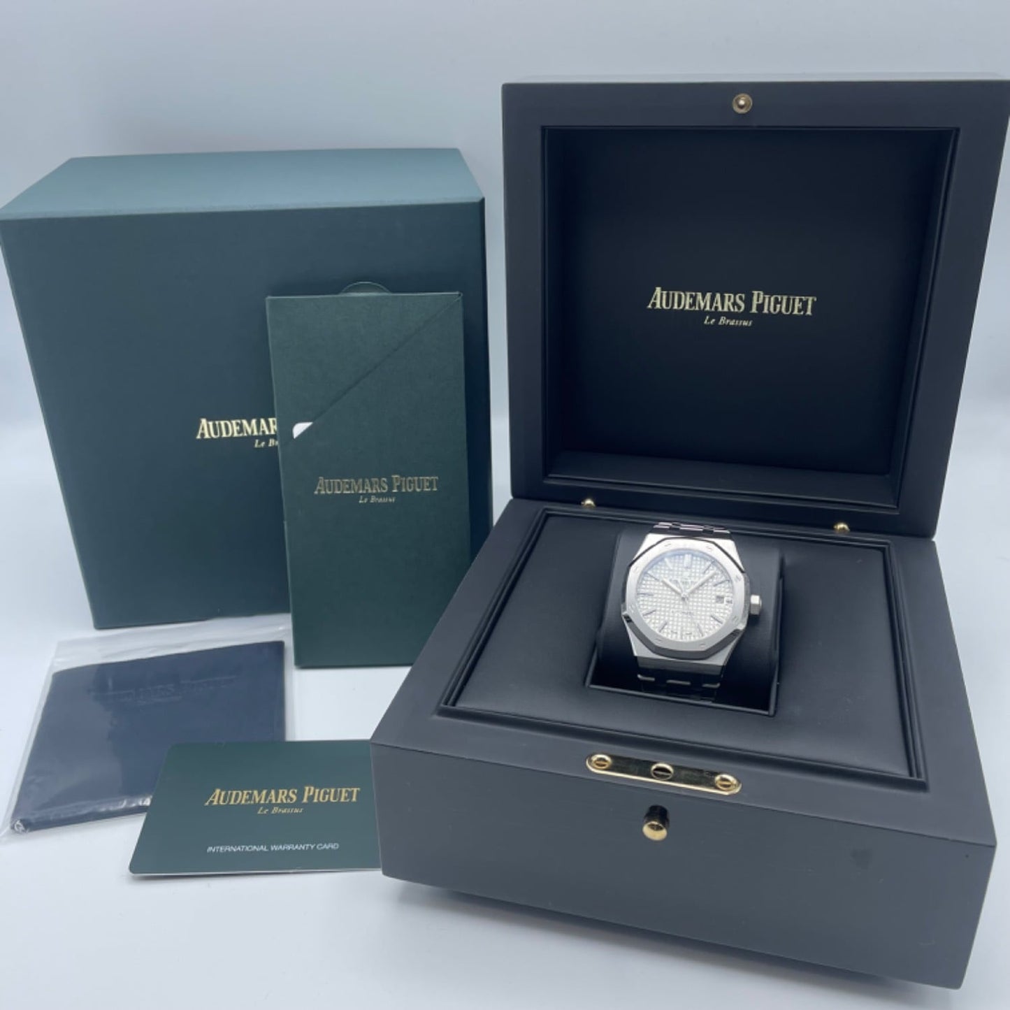 Pre-Owned Audemars Piguet Royal Oak 15450ST.OO.1256ST.01 Silver Stainless Steel 37mm